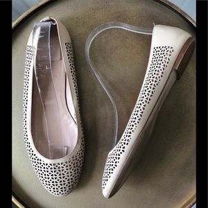 J CREW NORA A1146 FLATS. BEIGE. SIZE: 7.